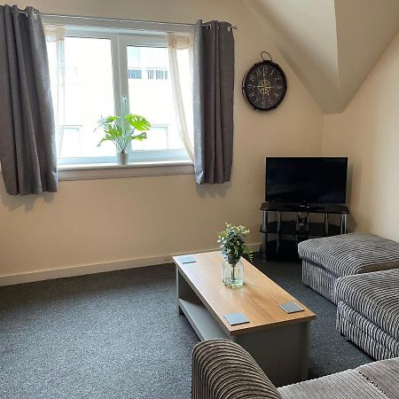 2 Bedroom Flat In Stornoway Town Centre Buitenkant foto