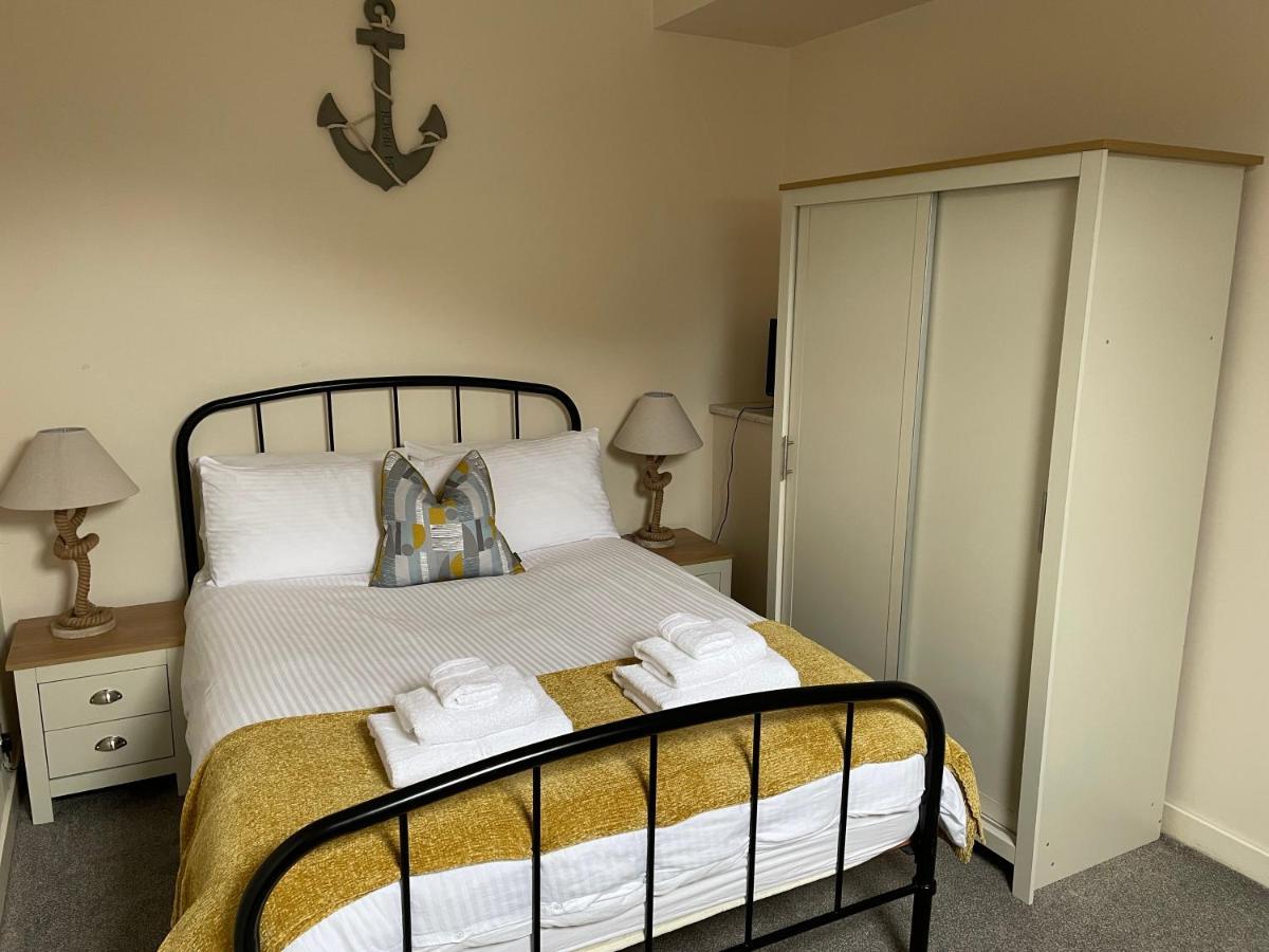 2 Bedroom Flat In Stornoway Town Centre Buitenkant foto